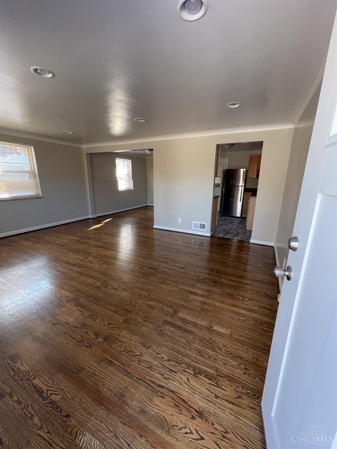 6903 Taylor Road Cincinnati, OH 45248 - Photo 4 of 29