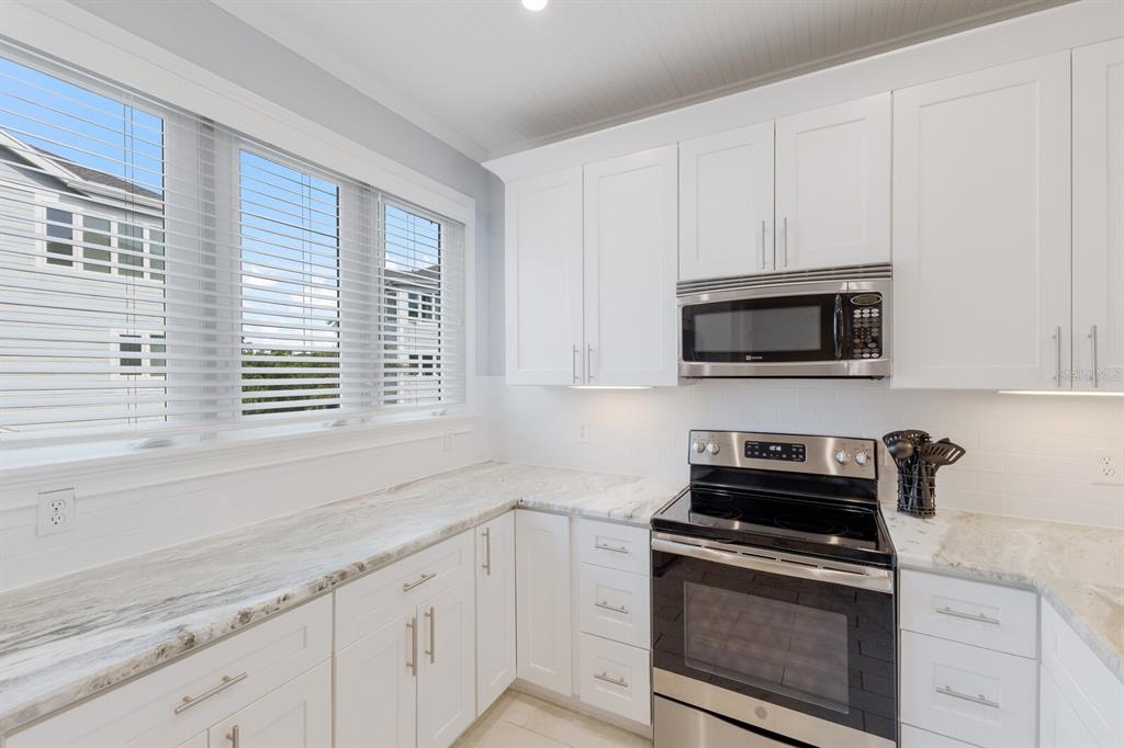 847 Evergreen Way Longboat Key, FL 34228 - Photo 13 of 38