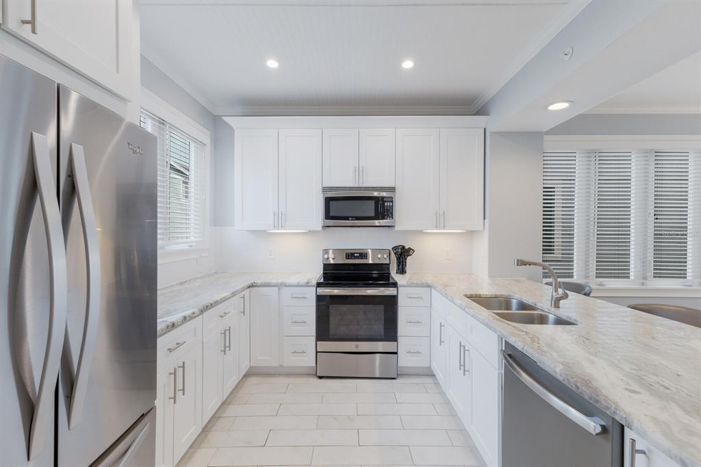 847 Evergreen Way Longboat Key, FL 34228 - Photo 14 of 38