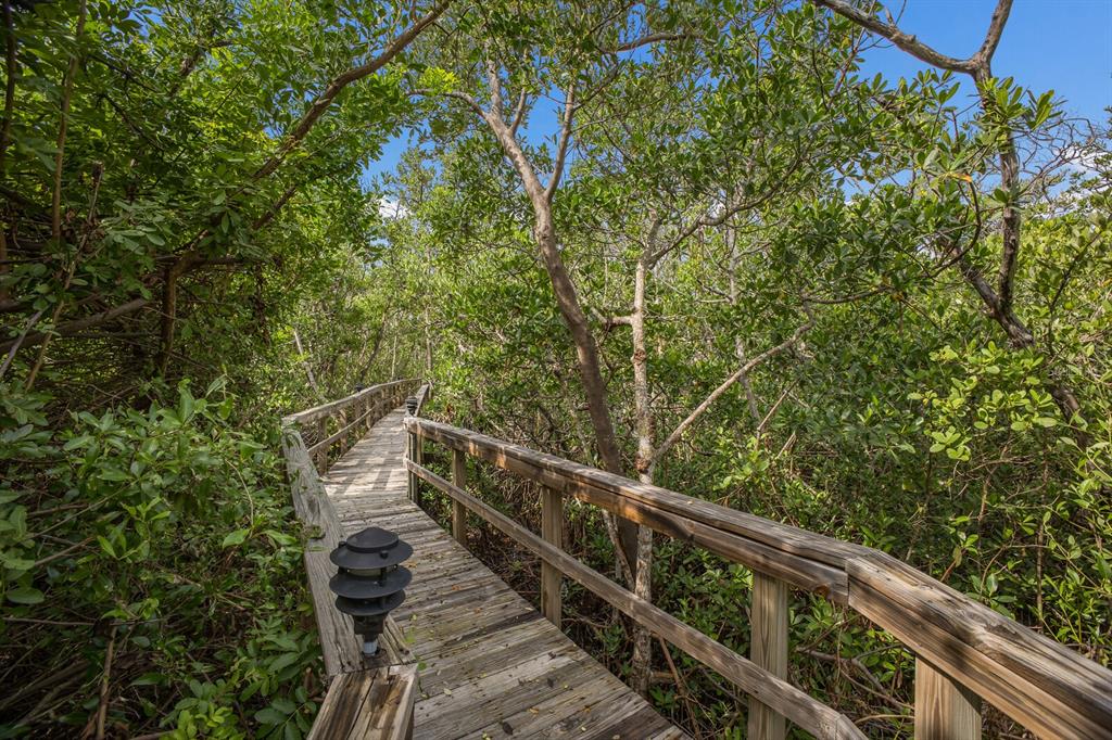 847 Evergreen Way Longboat Key, FL 34228 - Photo 32 of 38