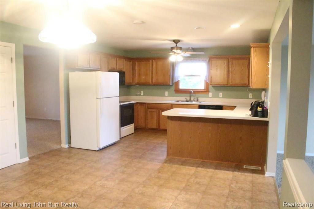 1956 Daley Road Lapeer, MI 48446 - Photo 10 of 36 IMG_3115.jpg