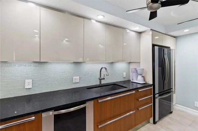 $1,045,000 | 1880 South Ocean Drive, Unit TS106, Hallandale Beach, FL 33009