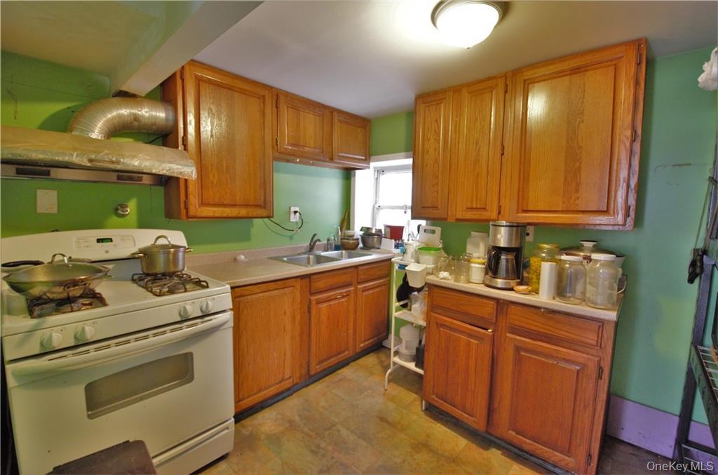 16 Woodland Road Middletown, NY 10940 - Photo 9 of 13 Kitchen