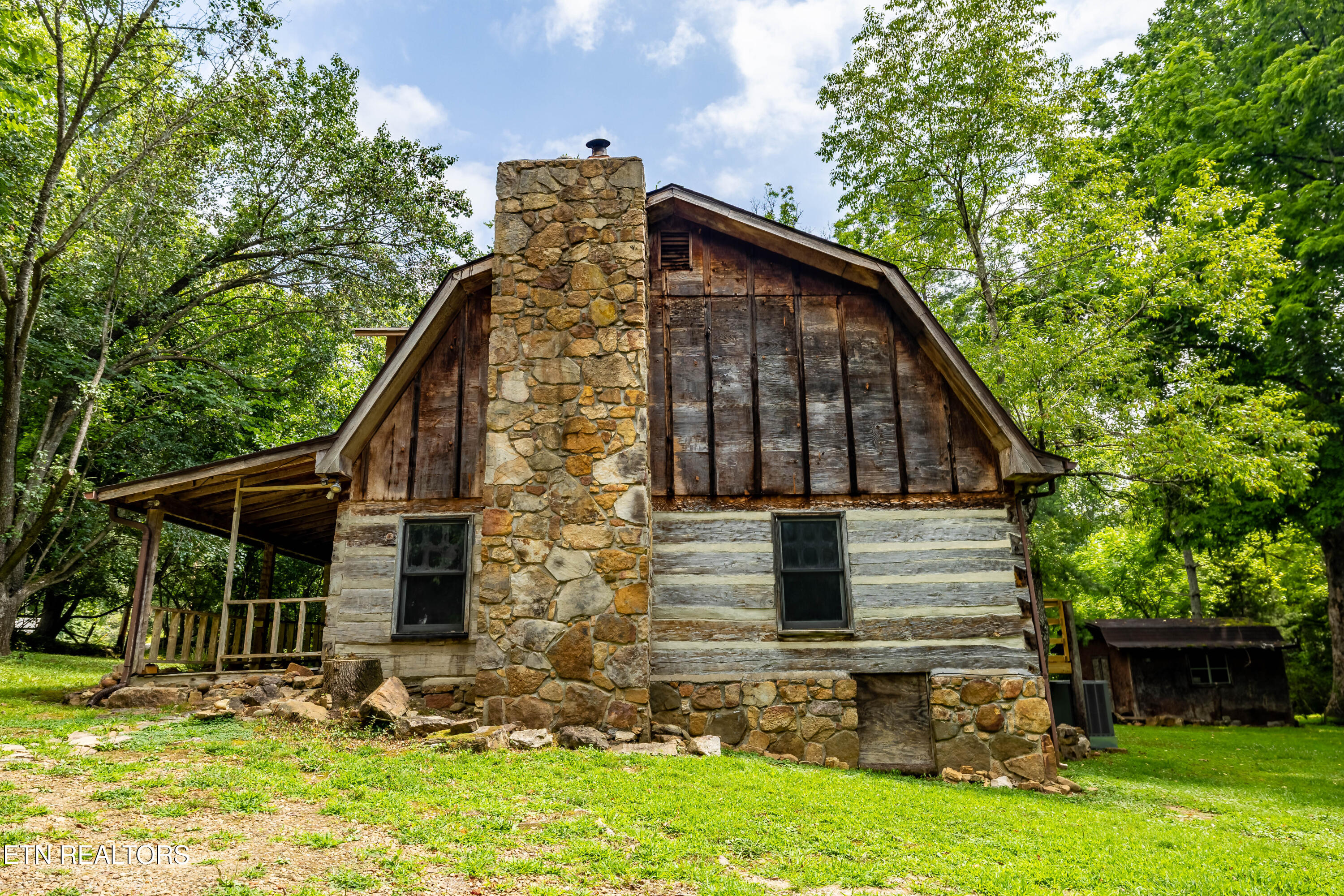 143 Old Cove Road Walland, TN 37886 - Photo 43 of 49 Side view