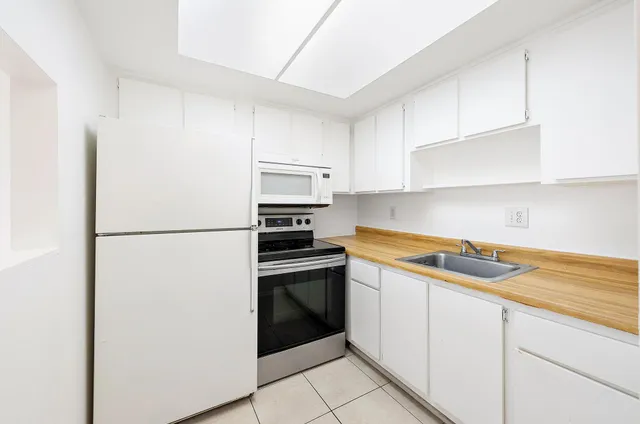 $115,000 | 2929 Southeast Ocean Boulevard, Unit 1032, Stuart, FL 34996