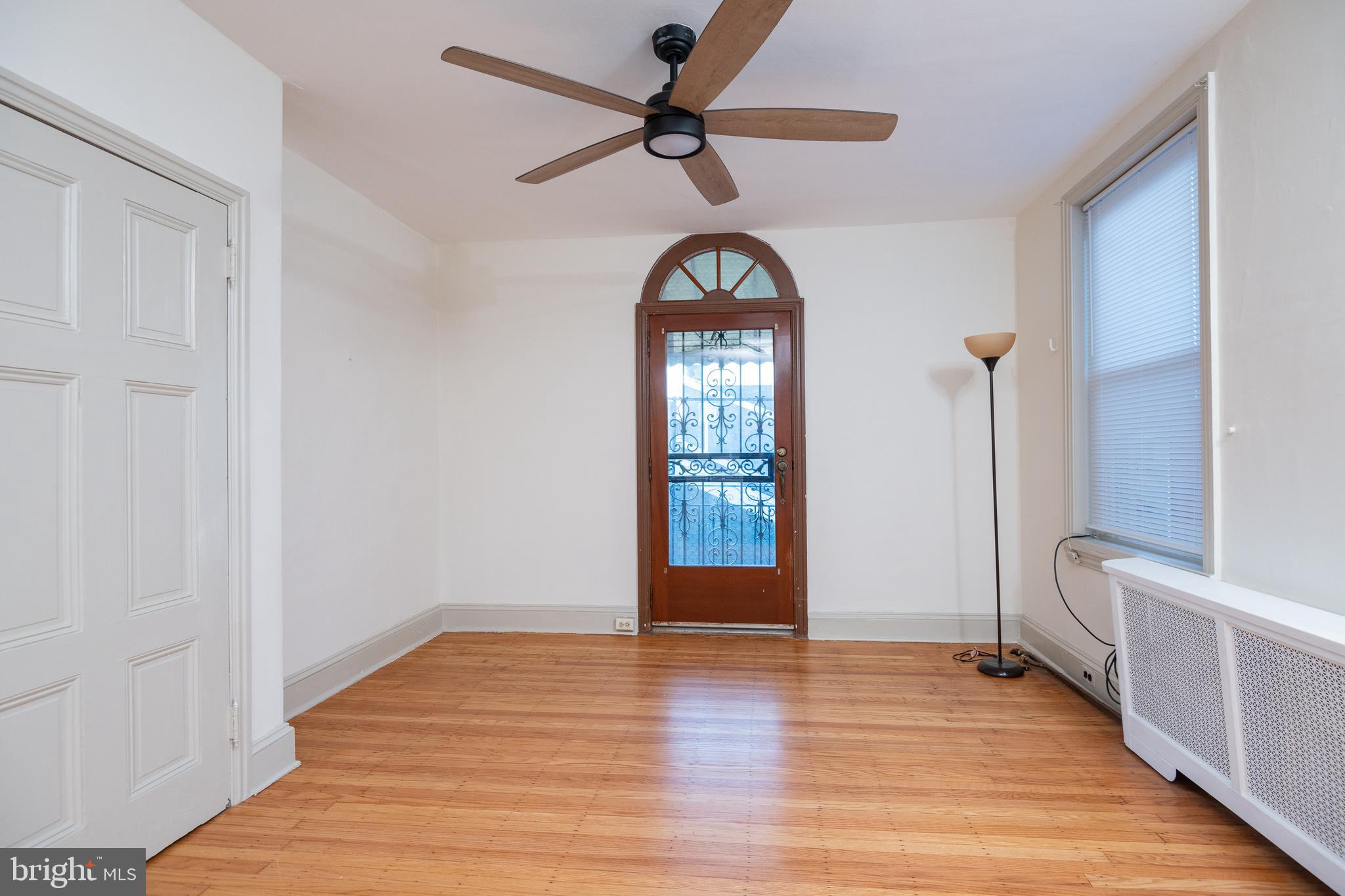 932 North 5th Street Philadelphia, PA 19123 - Photo 11 of 28 Living Room