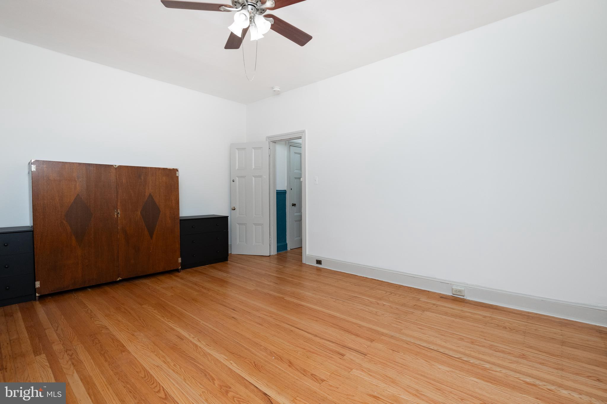 932 North 5th Street Philadelphia, PA 19123 - Photo 19 of 28 Main Bedroom