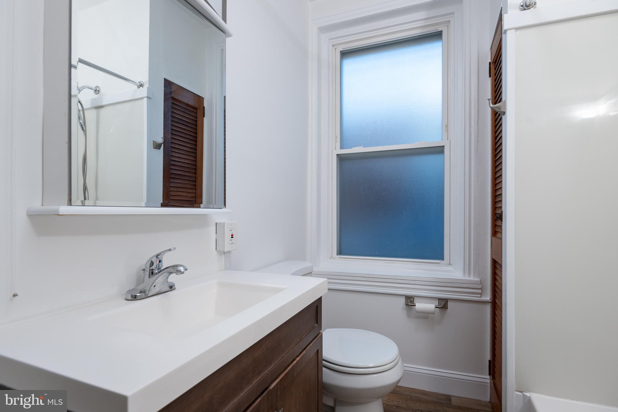 932 North 5th Street Philadelphia, PA 19123 - Photo 25 of 28 Bathroom