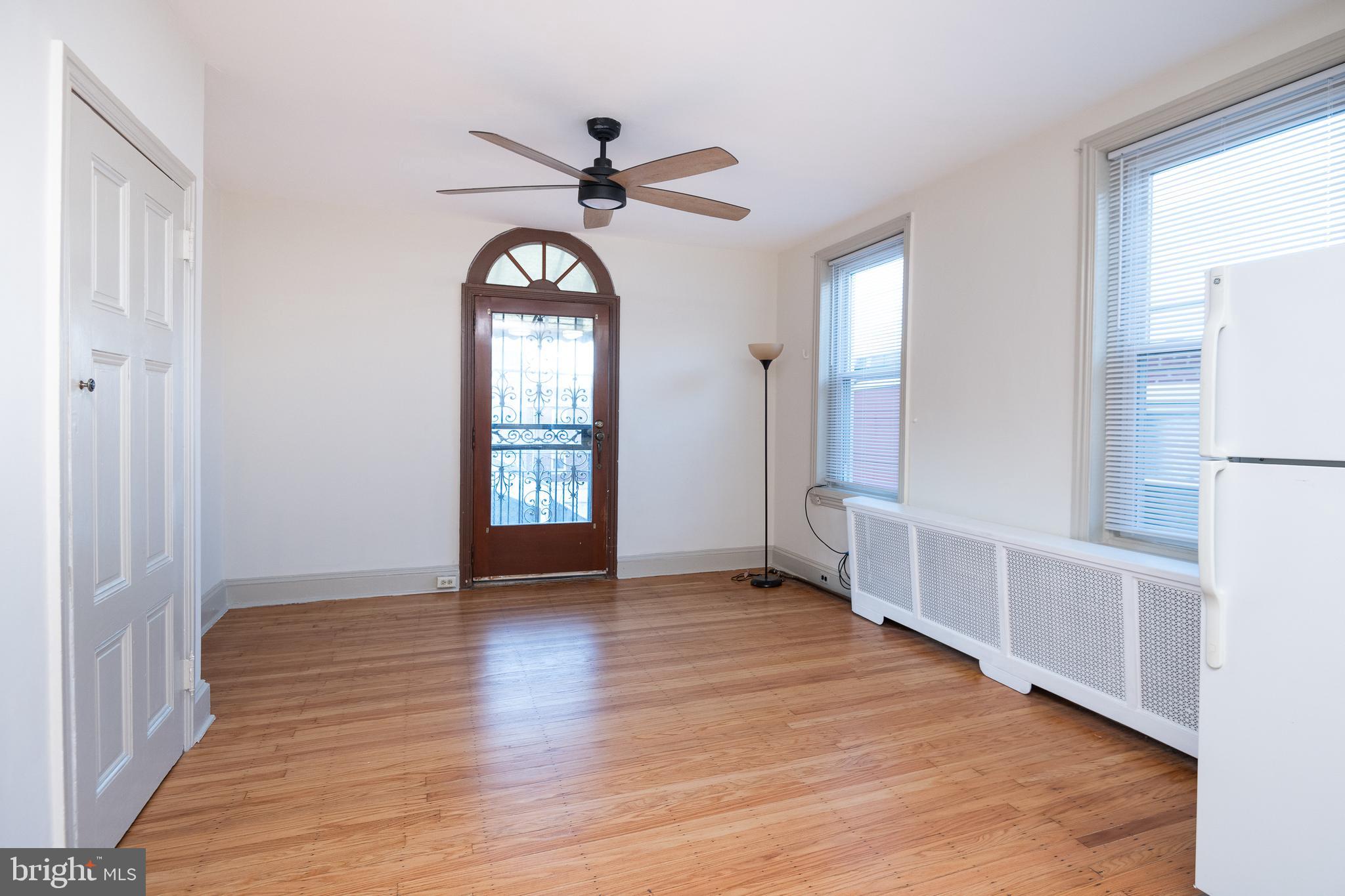 932 North 5th Street Philadelphia, PA 19123 - Photo 9 of 28 Living Room