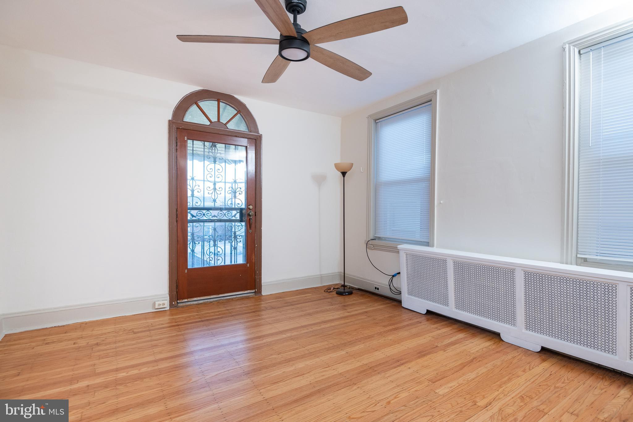 932 North 5th Street Philadelphia, PA 19123 - Photo 10 of 28 Living Room