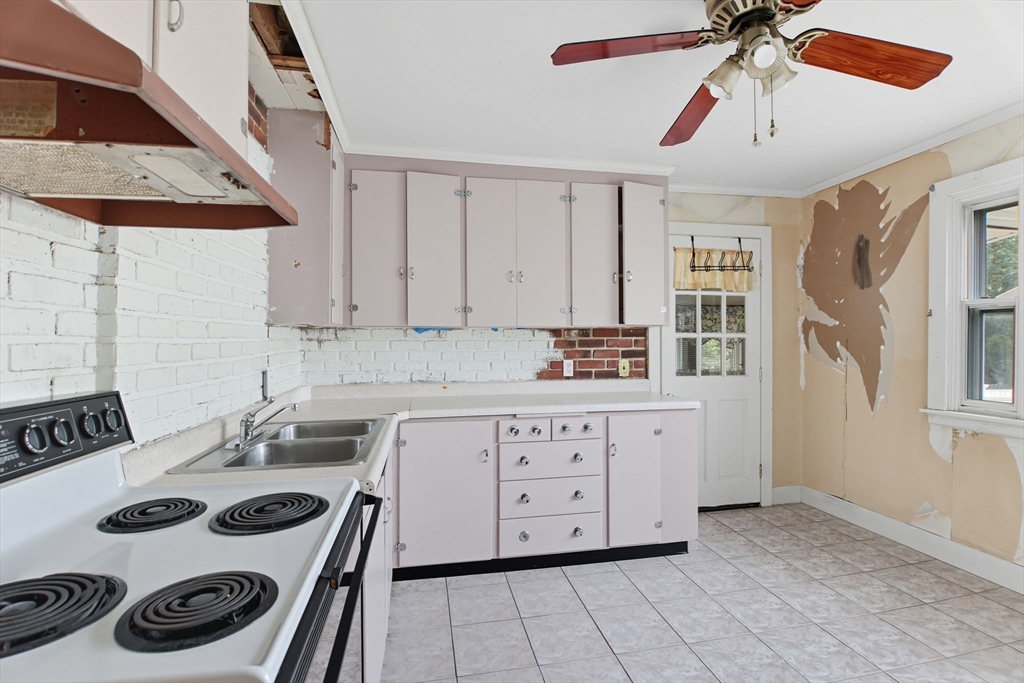 54 Park Hill Road Worcester, MA 01607 - Photo 4 of 25 Gallery Image 4