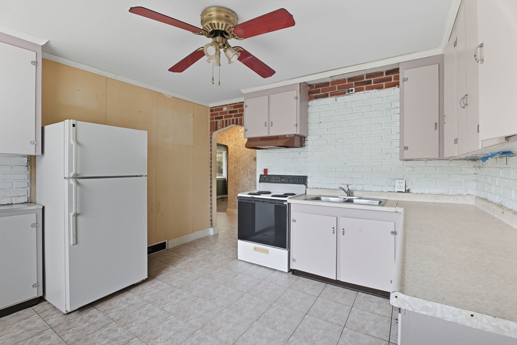 54 Park Hill Road Worcester, MA 01607 - Photo 5 of 25 Gallery Image 5