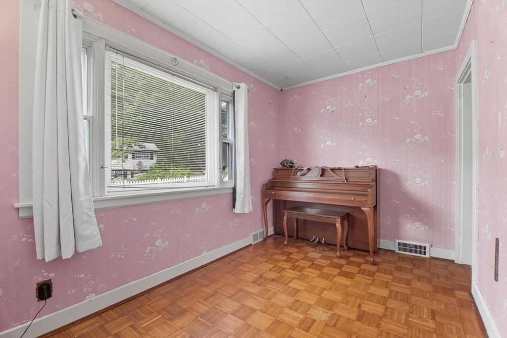 54 Park Hill Road Worcester, MA 01607 - Photo 9 of 25 Gallery Image 9