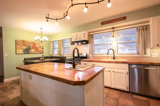 $200,000 | 300 West 6th Street, Sedgwick, KS 67135