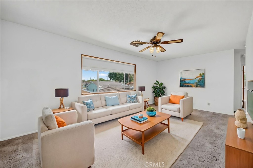 9470-9472 Foster Road Bellflower, CA 90706 - Photo 50 of 61 living room