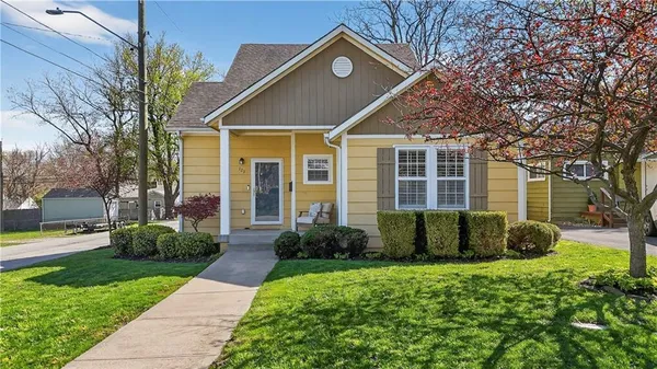 $375,000 | 121 East 80th Street, Kansas City, MO 64114