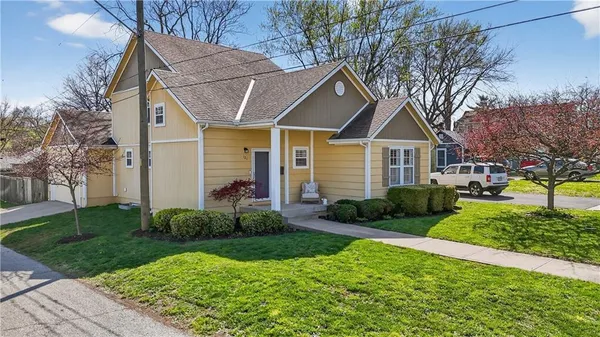 $375,000 | 121 East 80th Street, Kansas City, MO 64114