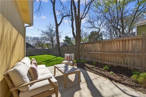 $375,000 | 121 East 80th Street, Kansas City, MO 64114