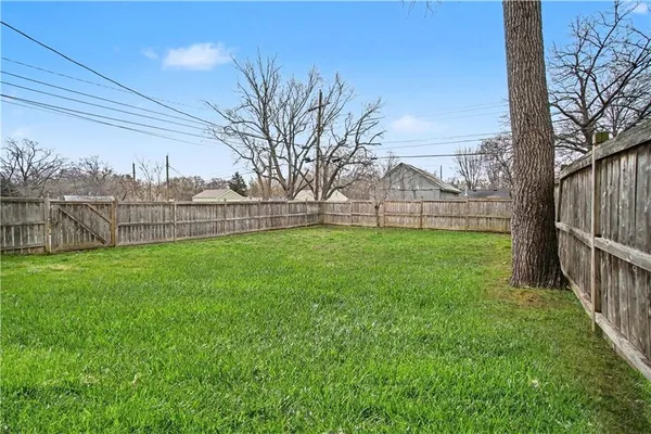 $375,000 | 121 East 80th Street, Kansas City, MO 64114