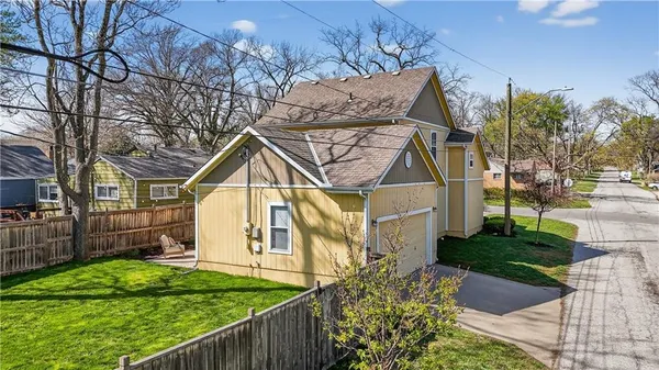 $375,000 | 121 East 80th Street, Kansas City, MO 64114