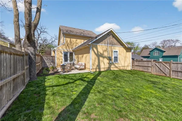 $375,000 | 121 East 80th Street, Kansas City, MO 64114