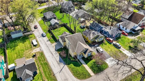 $375,000 | 121 East 80th Street, Kansas City, MO 64114