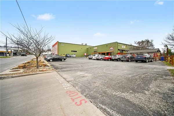 $375,000 | 121 East 80th Street, Kansas City, MO 64114