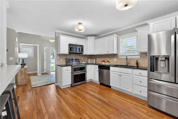 $375,000 | 121 East 80th Street, Kansas City, MO 64114