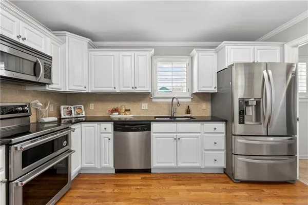 $375,000 | 121 East 80th Street, Kansas City, MO 64114