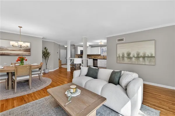 $375,000 | 121 East 80th Street, Kansas City, MO 64114