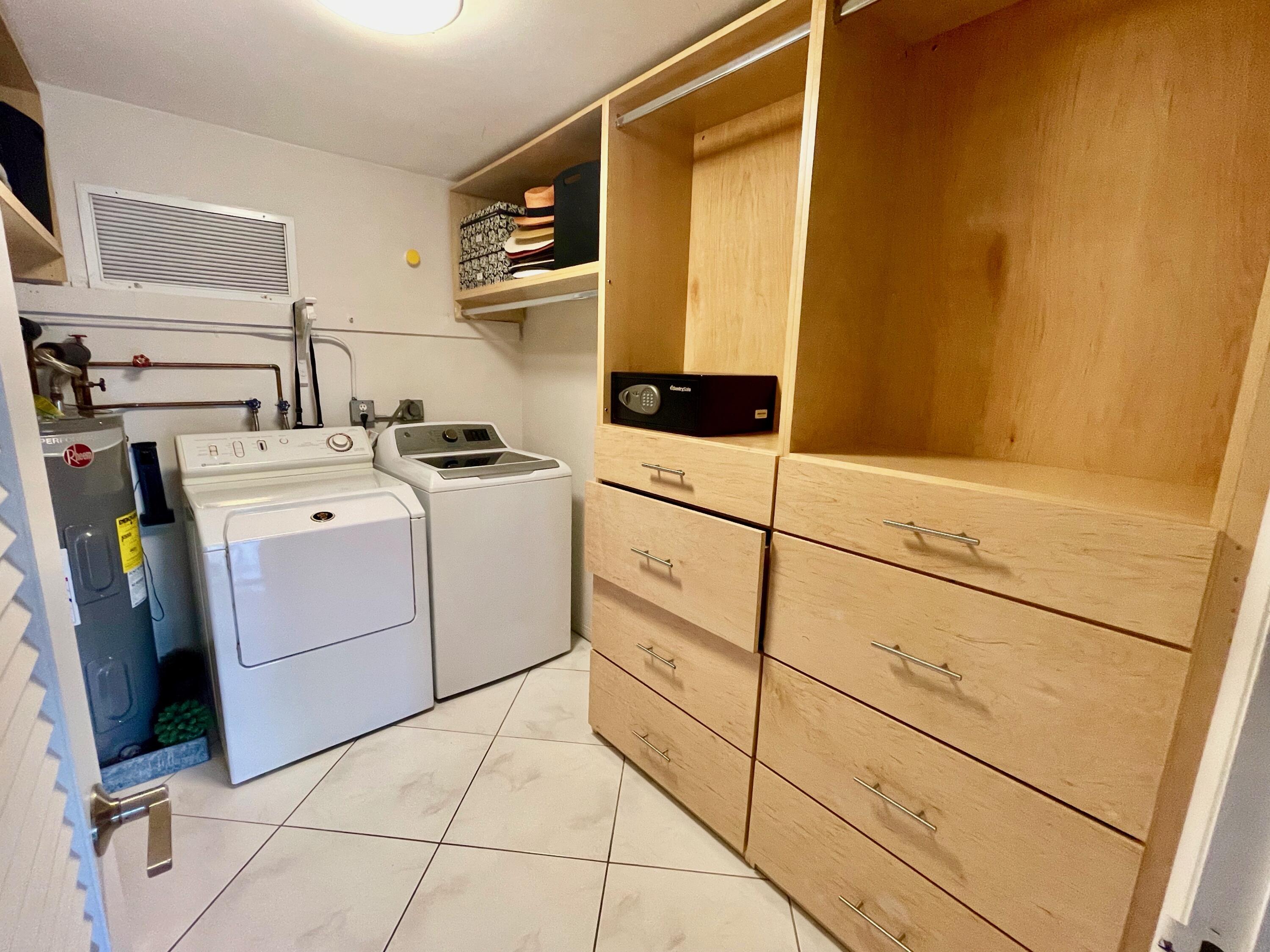 1299 South Ocean Boulevard, Unit R1 Boca Raton, FL 33432 - Photo 25 of 44 R1 Closet