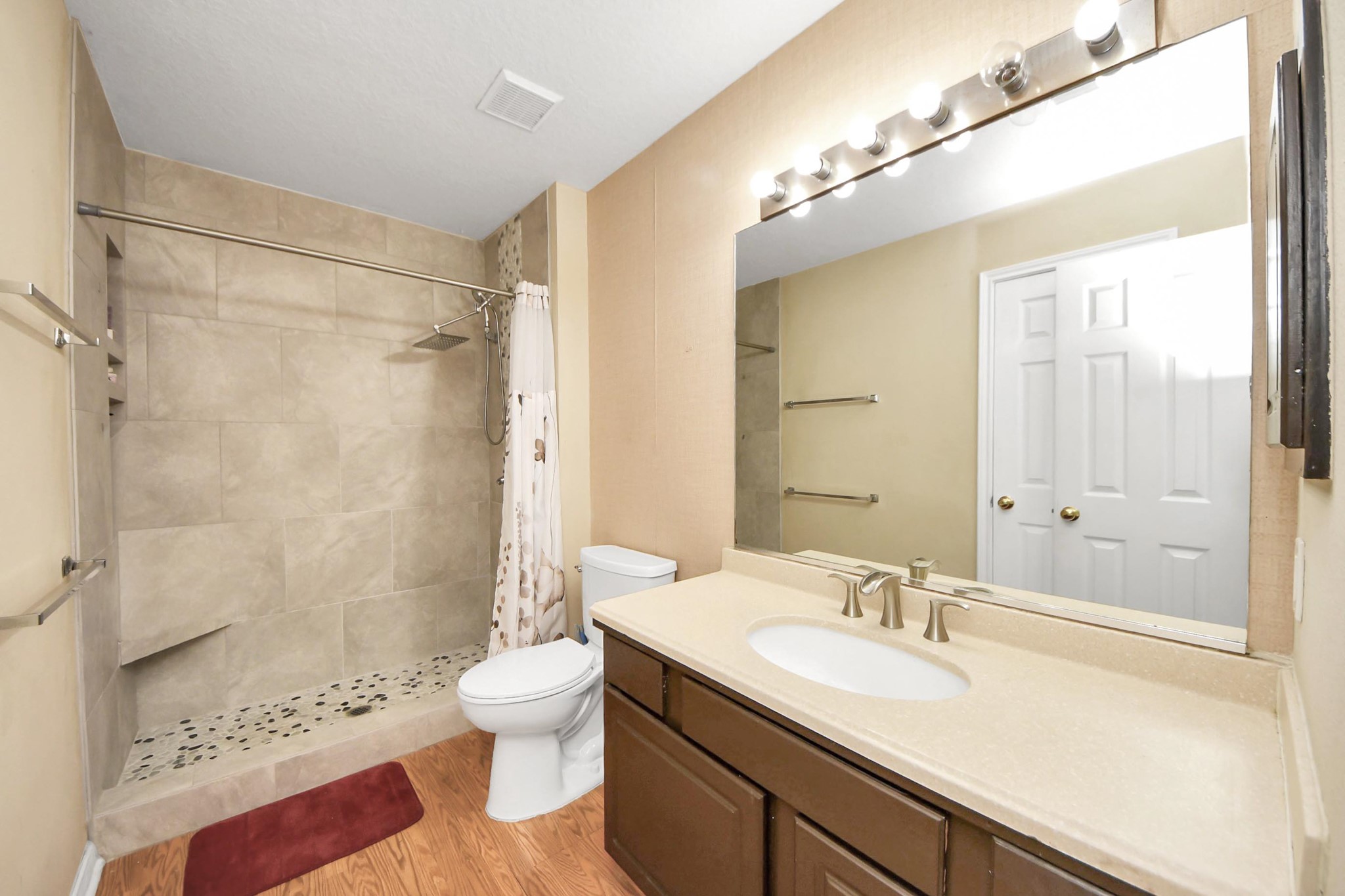 13635 Treebank Lane Houston, TX 77070 - Photo 15 of 26 a bathroom with a sink a toilet and shower