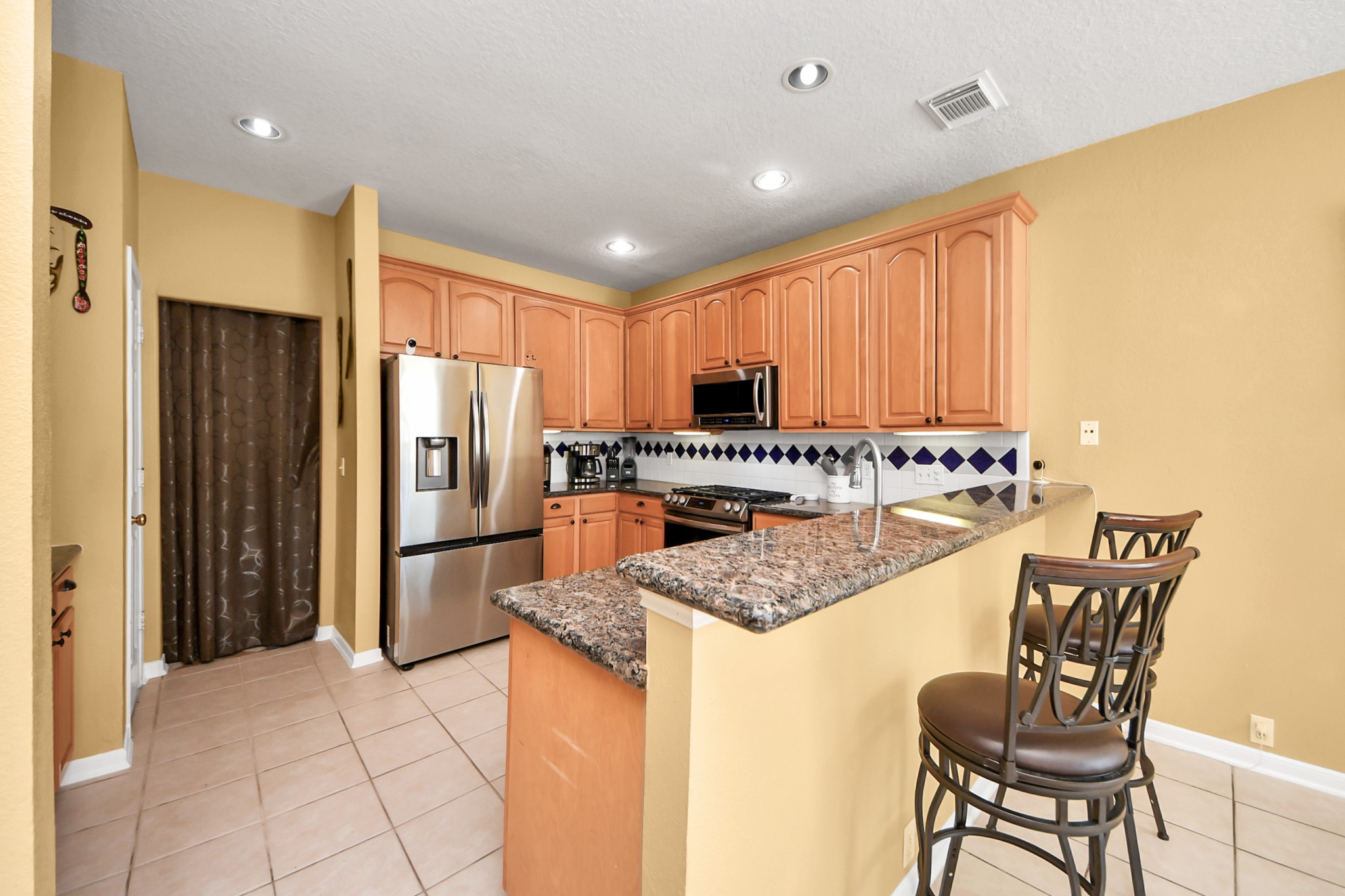 13635 Treebank Lane Houston, TX 77070 - Photo 5 of 26 a kitchen with stainless steel appliances granite countertop a refrigerator and a stove top oven