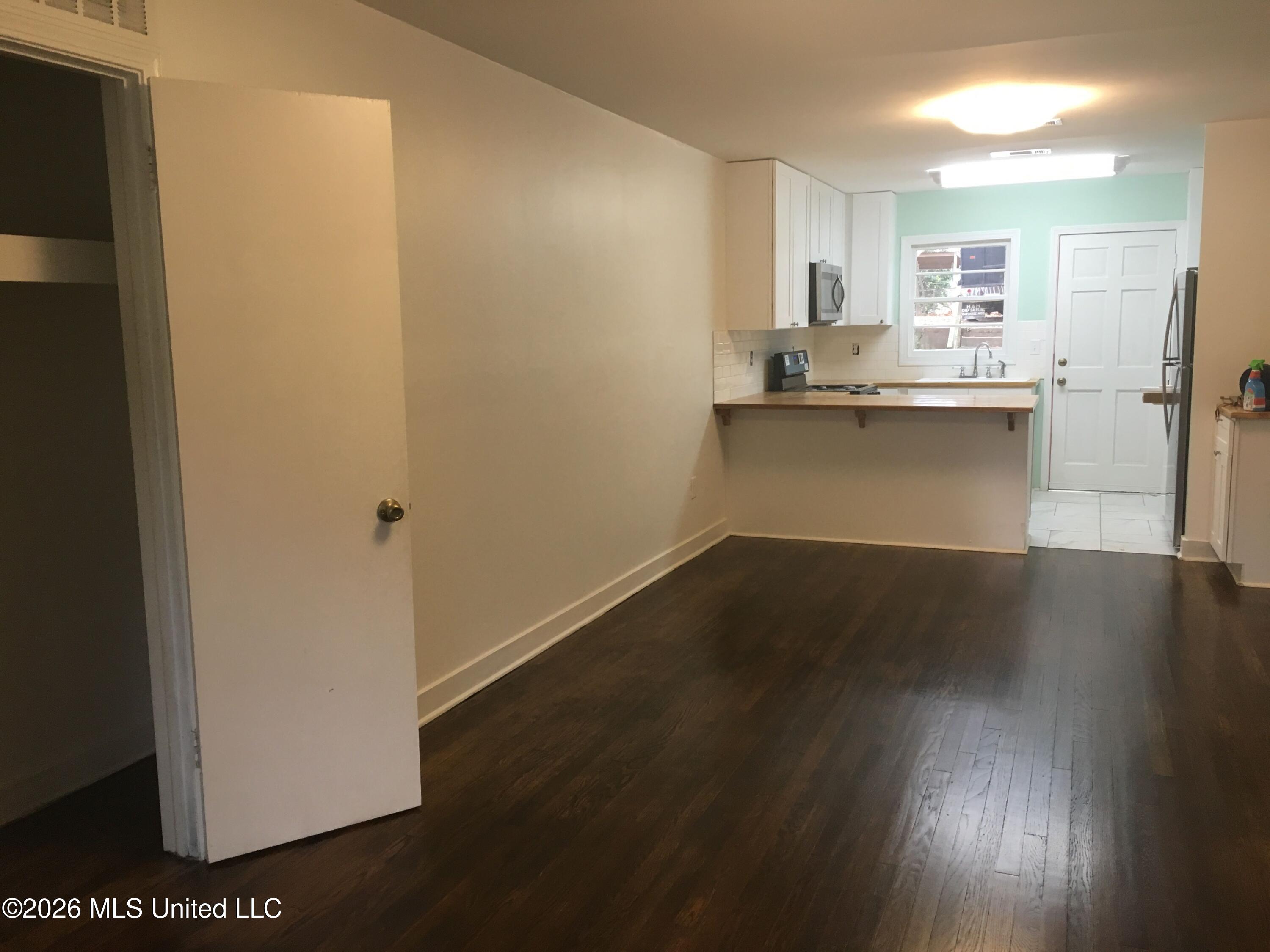 1014 Whitworth Street, Unit 16 Jackson, MS 39202 - Photo 21 of 21 Living Room