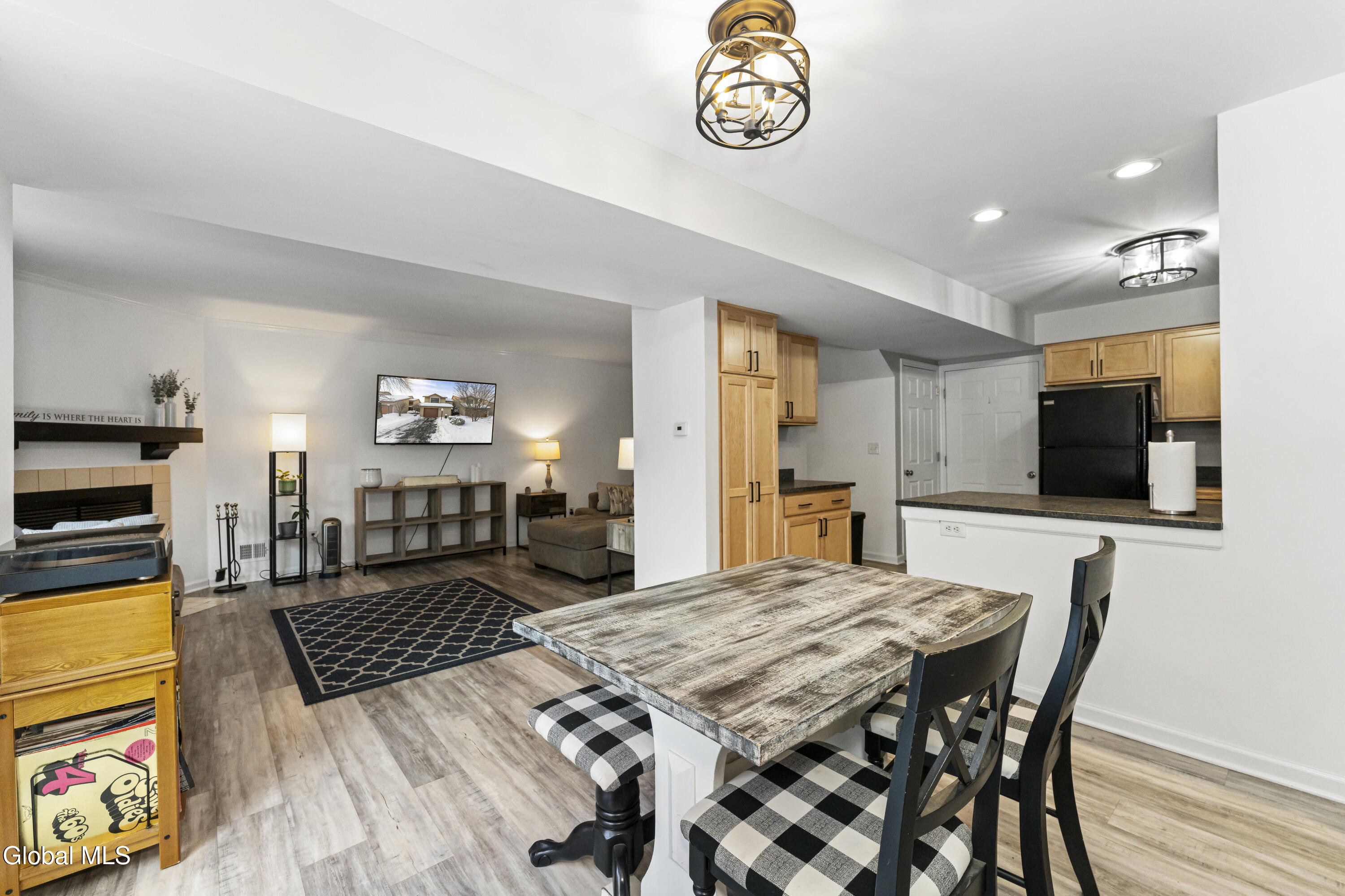 216 Harvard Road Colonie, NY 12189 - Photo 12 of 34 3 Diningroom 3