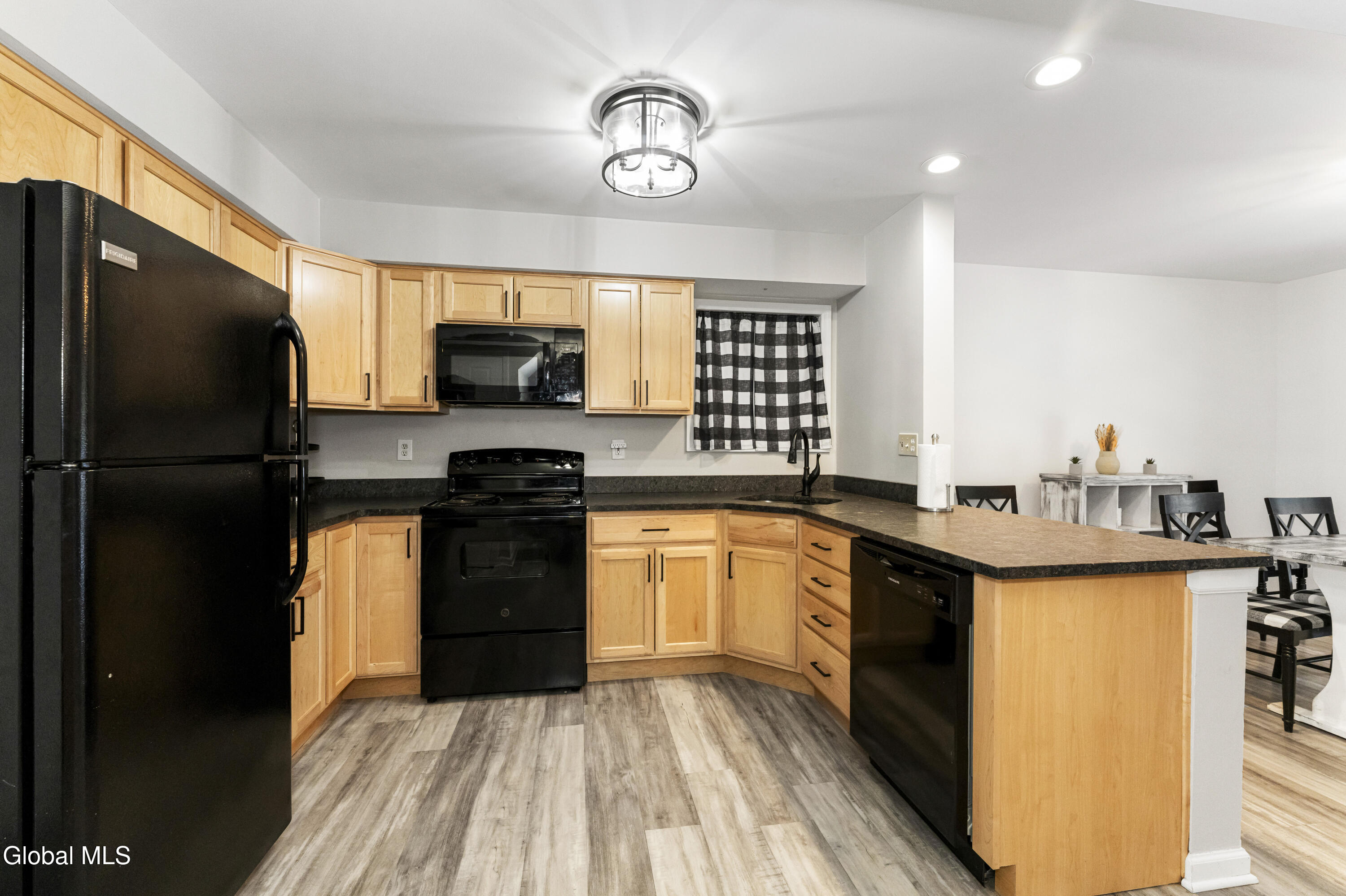 216 Harvard Road Colonie, NY 12189 - Photo 15 of 34 4 Kitchen 3