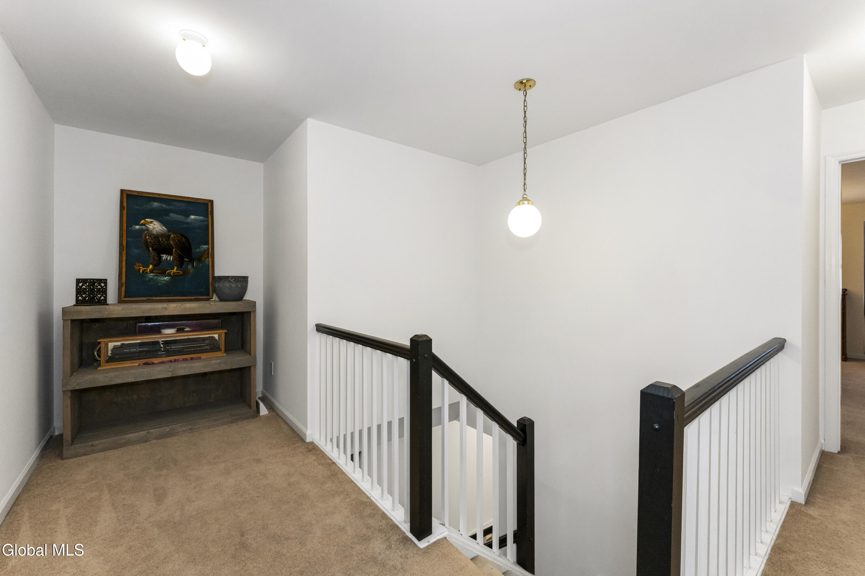 216 Harvard Road Colonie, NY 12189 - Photo 17 of 34 5 Landing