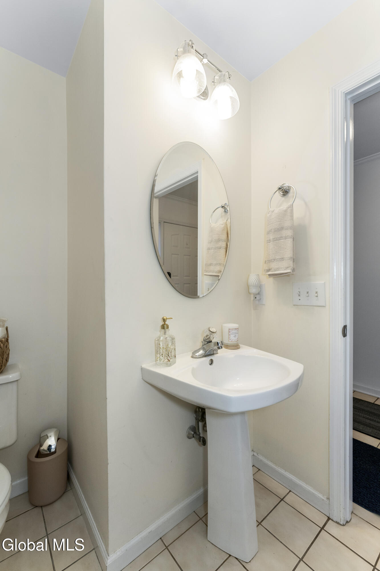 216 Harvard Road Colonie, NY 12189 - Photo 29 of 34 8 Bathroom 3