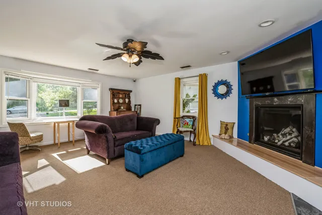 $320,000 | 6206 Hilly Way, Cary, IL 60013