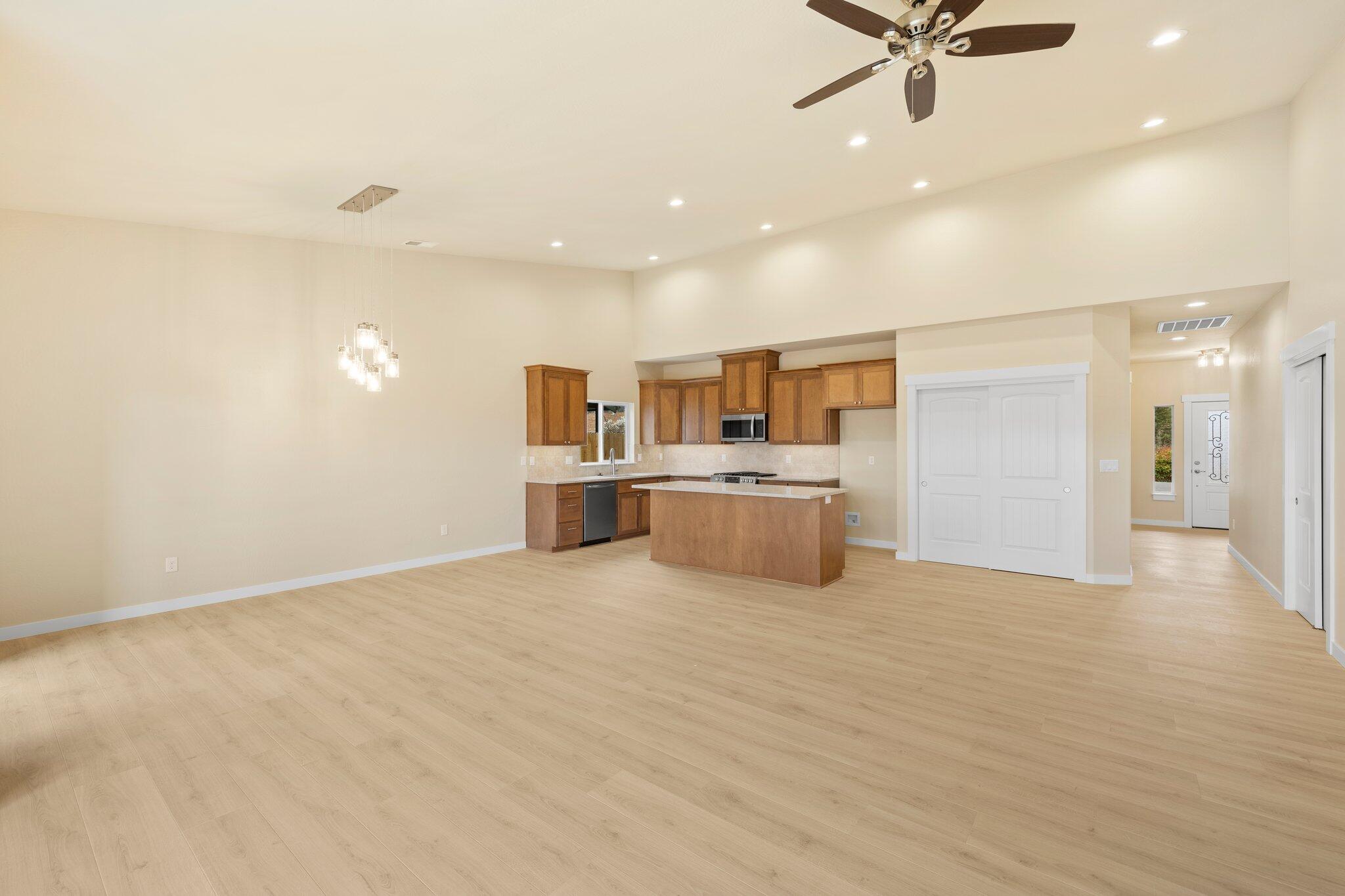 1681 Thomas Road Medford, OR 97501 - Photo 7 of 22 7