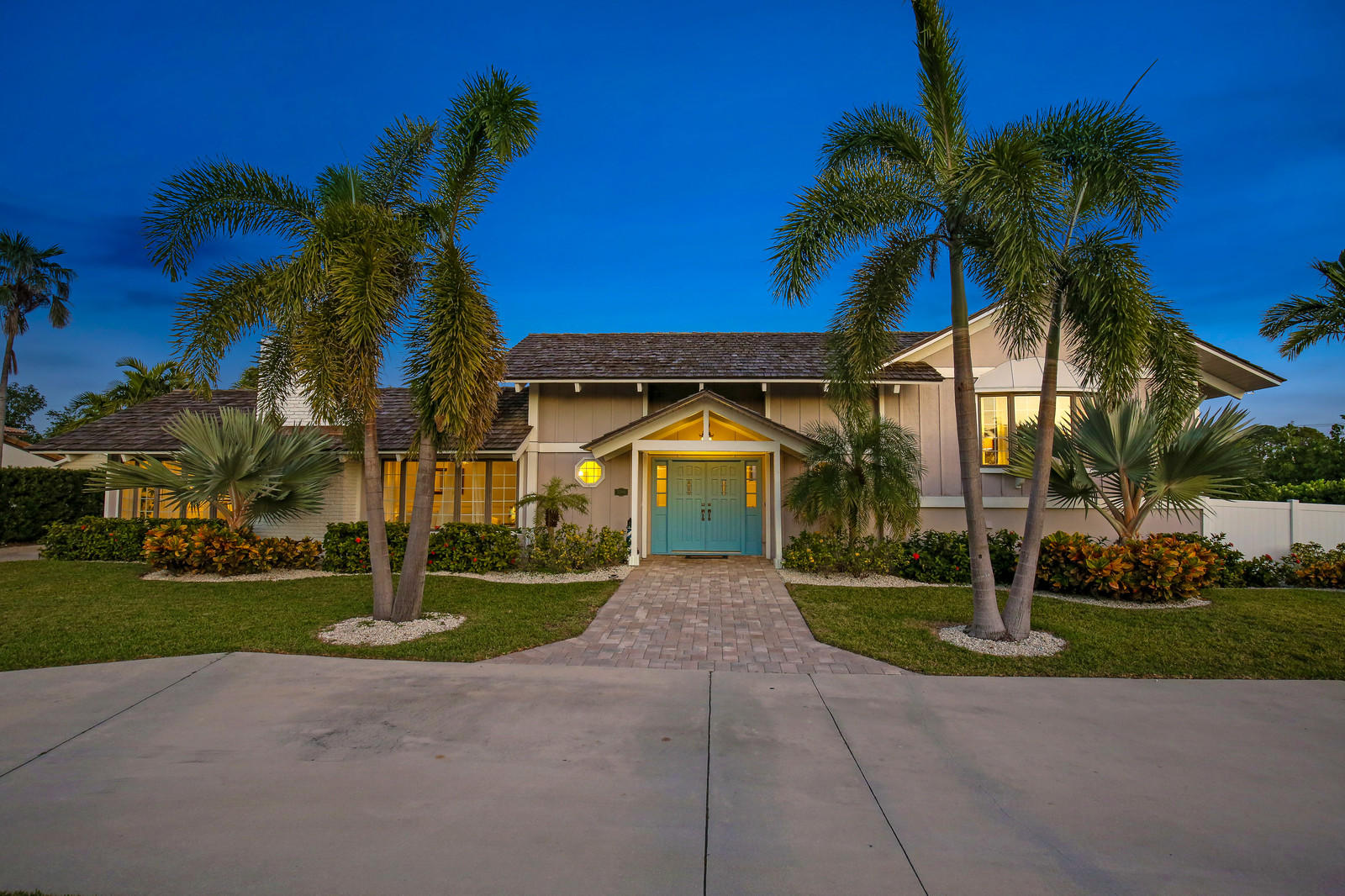 3390 Ridge Lane Boynton Beach, FL 33435 - Photo 3 of 47 04_Twilight-10_mls