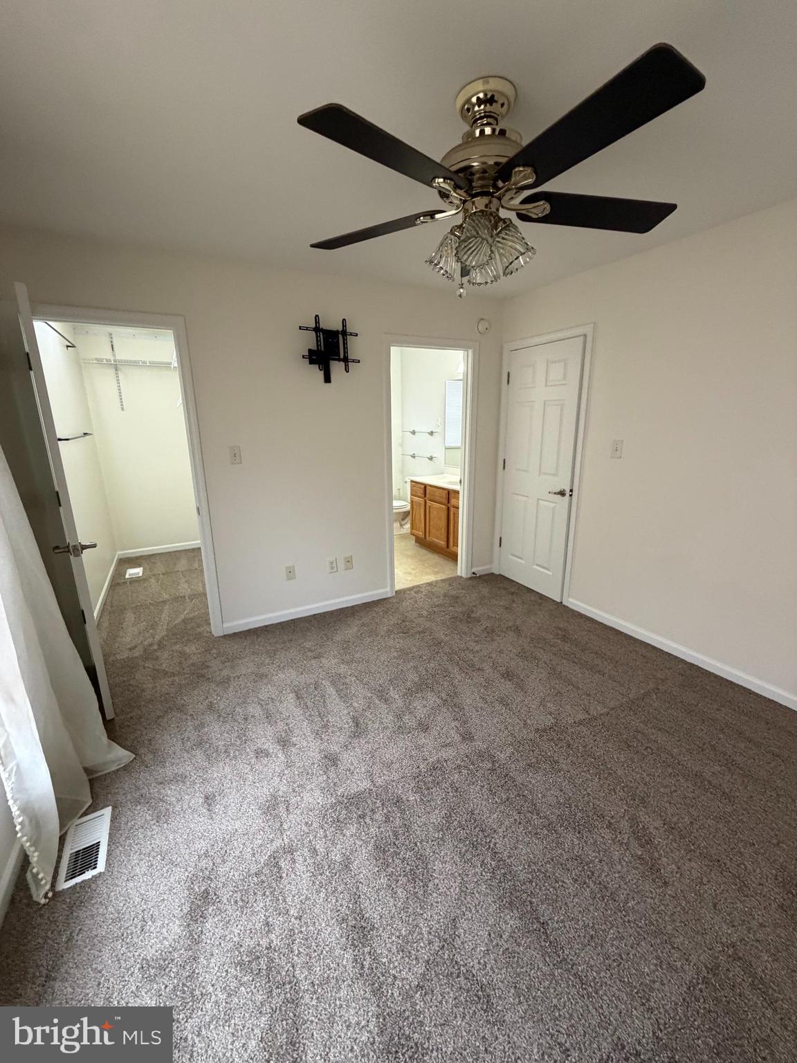 1914 Fairfax Road Annapolis, MD 21401 - Photo 6 of 10 en empty room with windows and ceiling fan