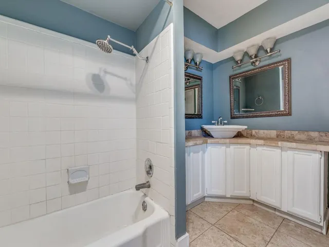 $1,250 | 3921 Inwood Road, Unit 2015, Dallas, TX 75209