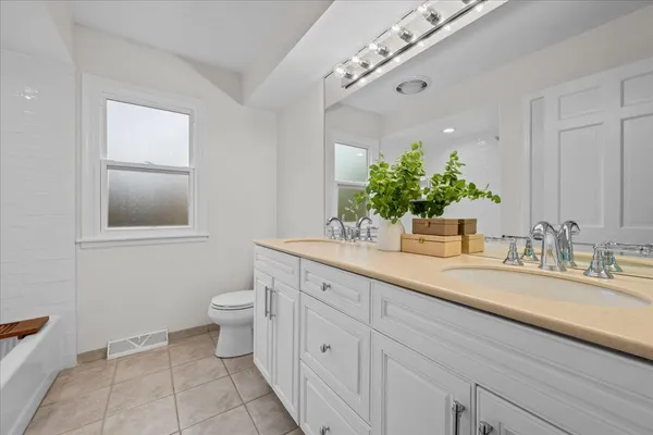 $1,150,000 | 520 Standish Drive, Deerfield, IL 60015