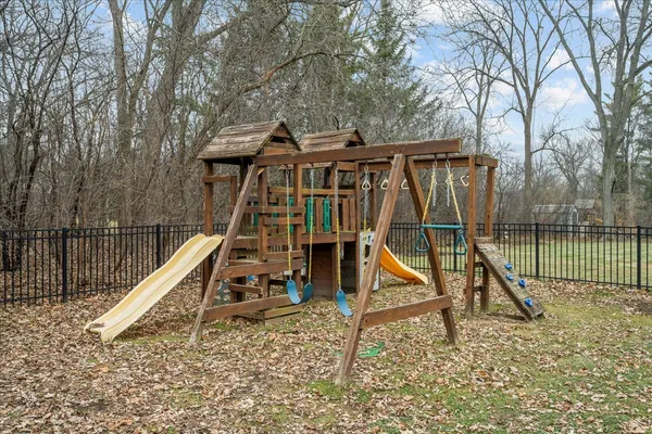 $1,150,000 | 520 Standish Drive, Deerfield, IL 60015