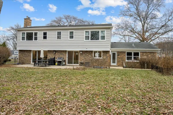 $1,150,000 | 520 Standish Drive, Deerfield, IL 60015