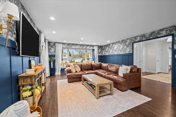 $1,150,000 | 520 Standish Drive, Deerfield, IL 60015