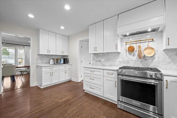 $1,150,000 | 520 Standish Drive, Deerfield, IL 60015