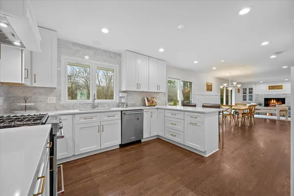 $1,150,000 | 520 Standish Drive, Deerfield, IL 60015