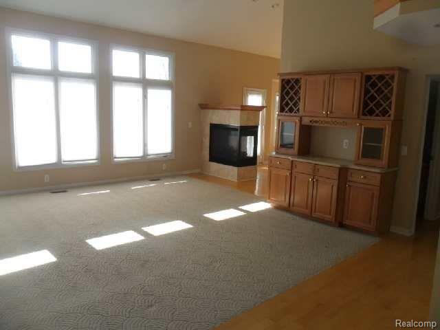 1041 Rochelle Park Drive Rochester, MI 48307 - Photo 5 of 18 SAM_0938